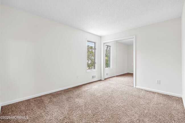 Building Photo - 2230 Bridge Ave