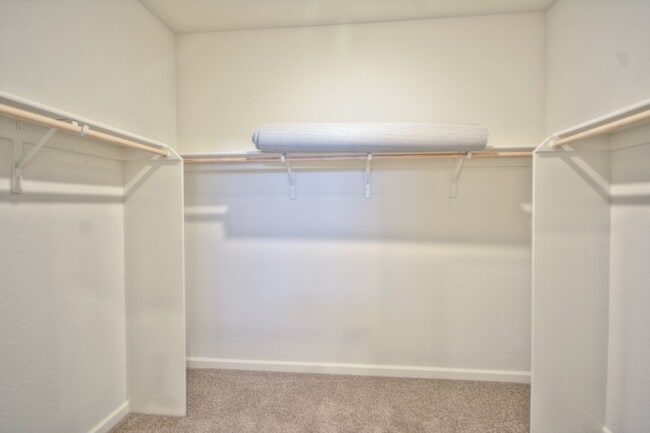 Building Photo - Newer home with solar AVAILABLE NOW!