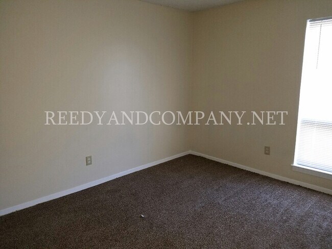 Building Photo - 2829 Sonora Dr
