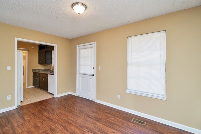 Building Photo - Spacious 4-Bedroom Home in Pleasant Grove ...