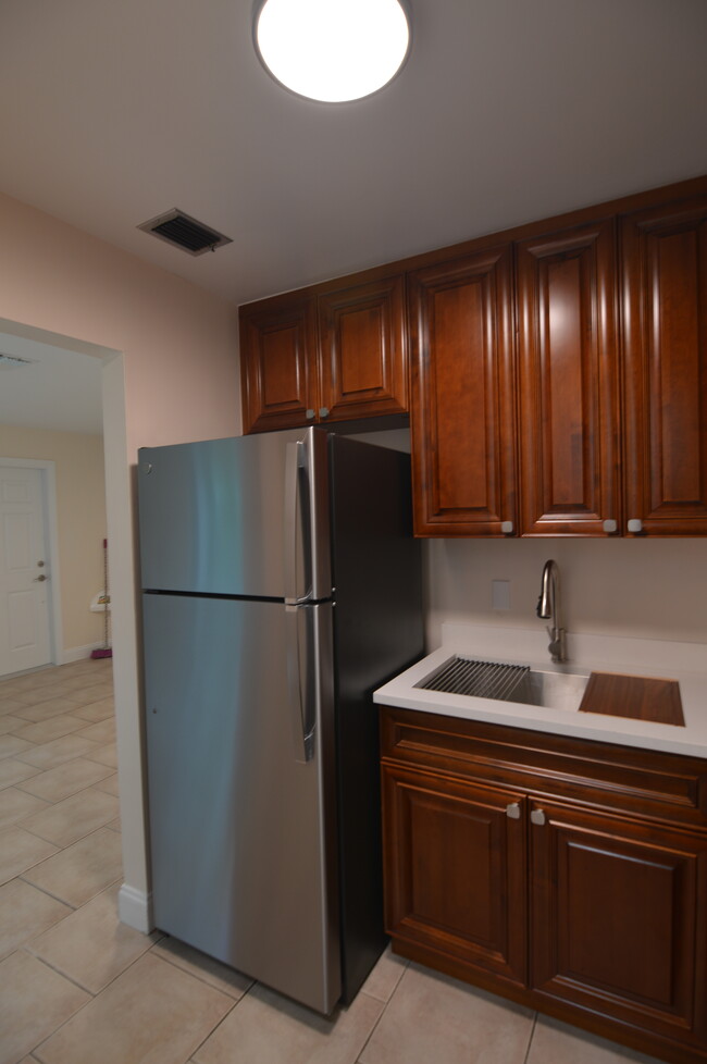 Kitchen - 3919 Adcock Ln