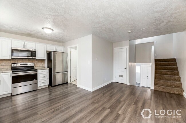 Building Photo - North Provo Duplex