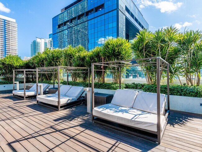 Building Photo - 1080 Brickell Ave