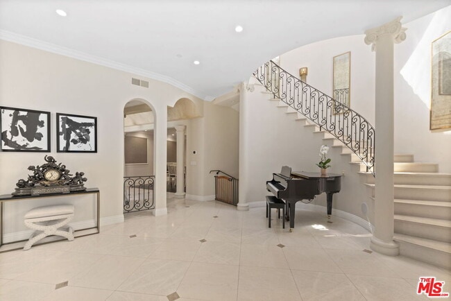 Building Photo - 1465 Robmar Dr