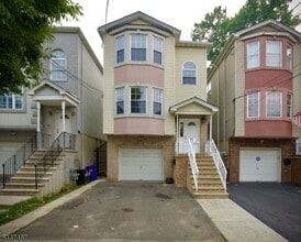 Building Photo - 452 Marshall St