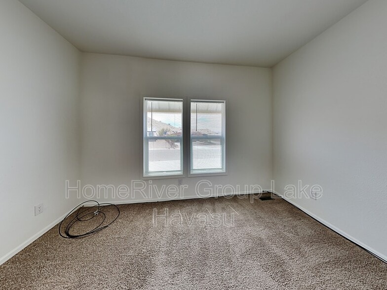 Building Photo - 3012 Diane Dr
