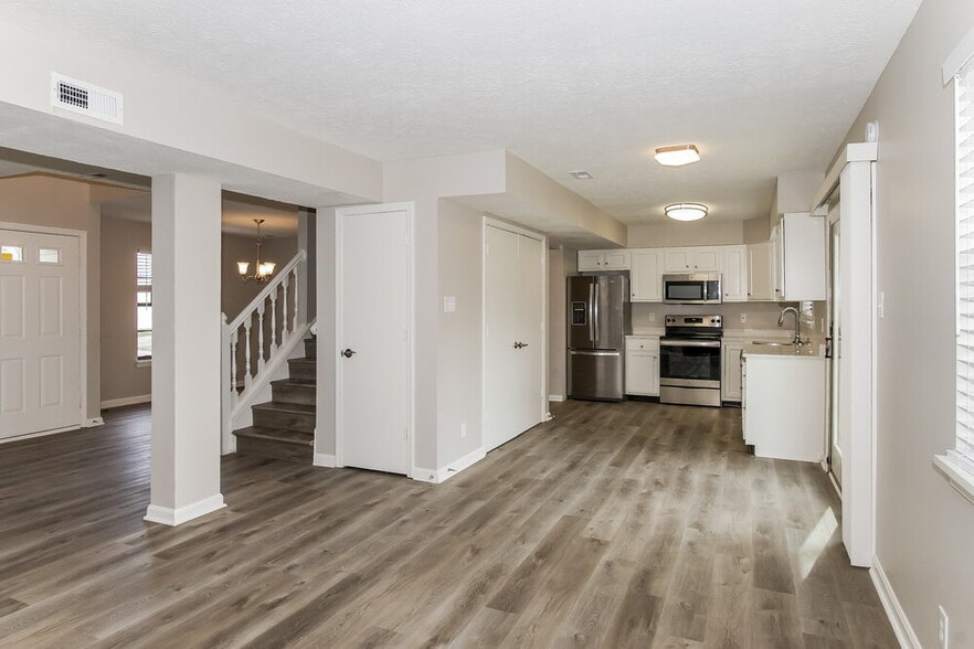 Building Photo - 6722 Foxfire Dr