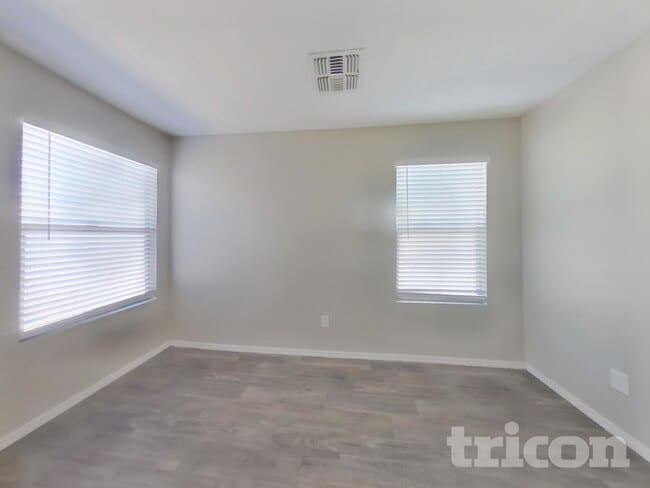 Building Photo - 3326 W St Anne Ave