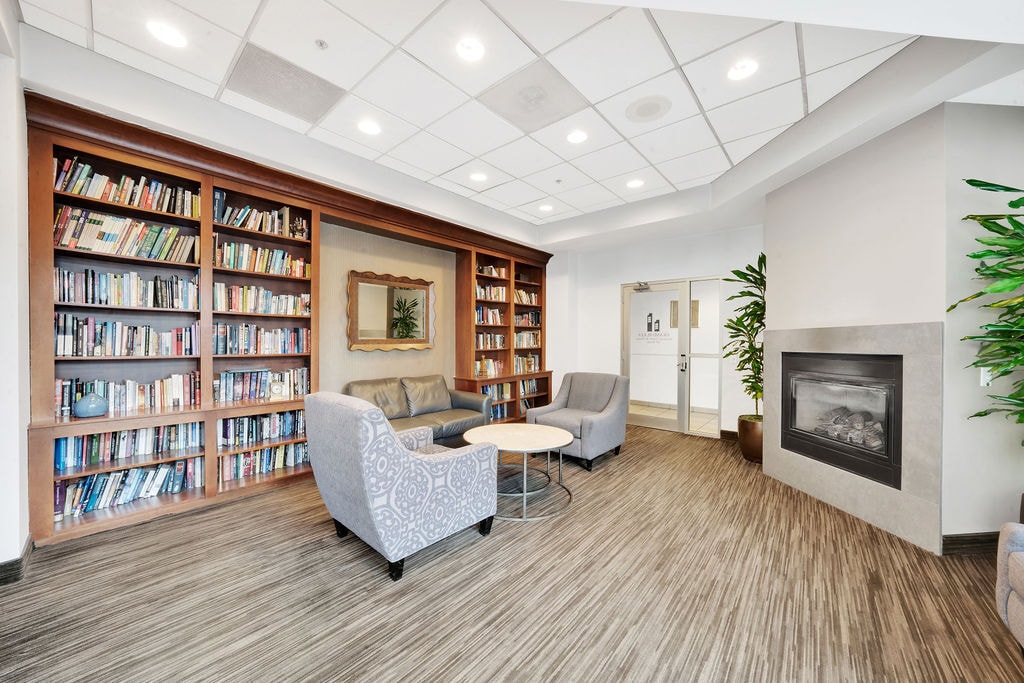 Building Photo - 545 N Dearborn St