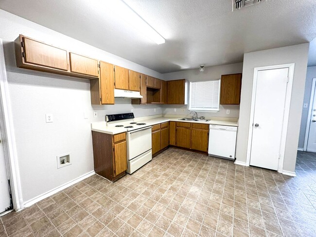 Building Photo - 11727 Capotillo St