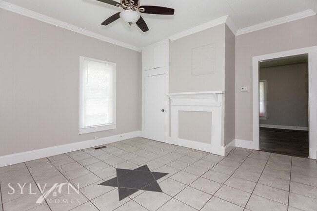 Building Photo - The living is easy in this 2 bedroom, 1 ba...