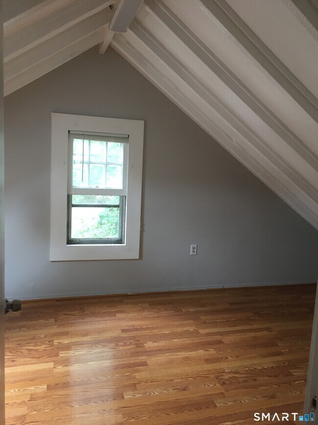 Building Photo - 246 Goffe Terrace