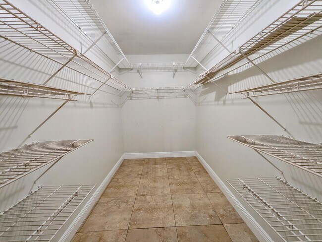 Building Photo - 3119 Oakland Shores Dr