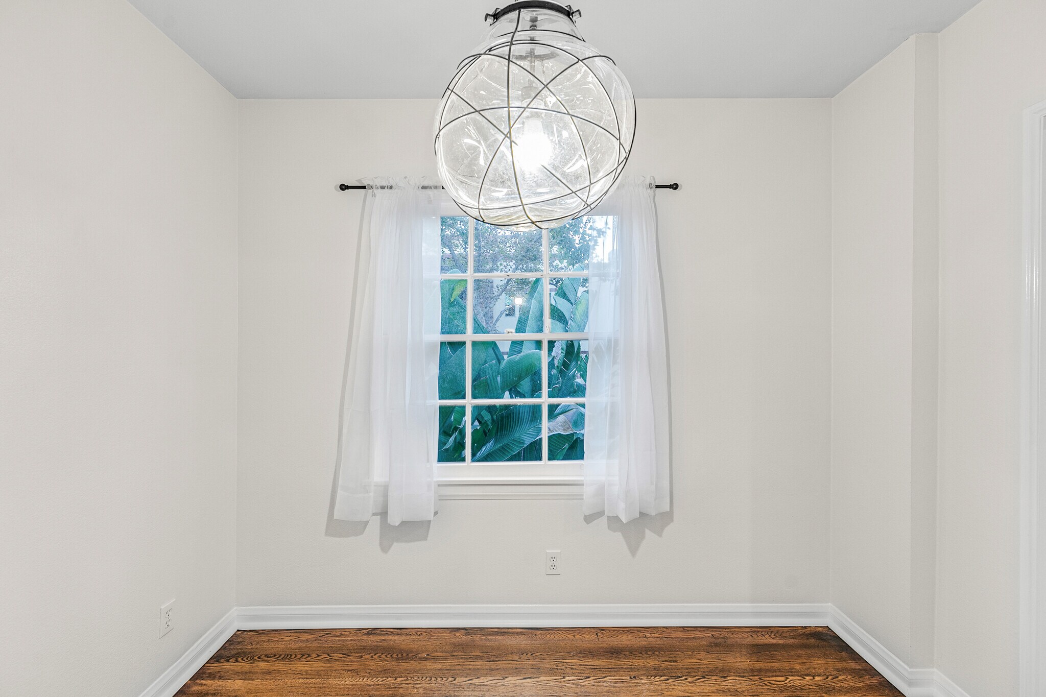 Building Photo - 222 S Rexford Dr