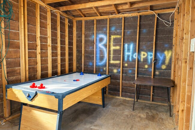 Building Photo - 7601 Bedfordshire Dr