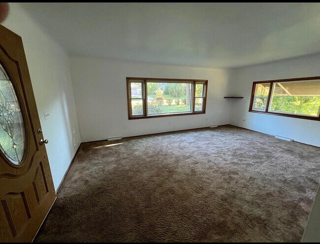 Building Photo - 3266 Ravenwood Ave