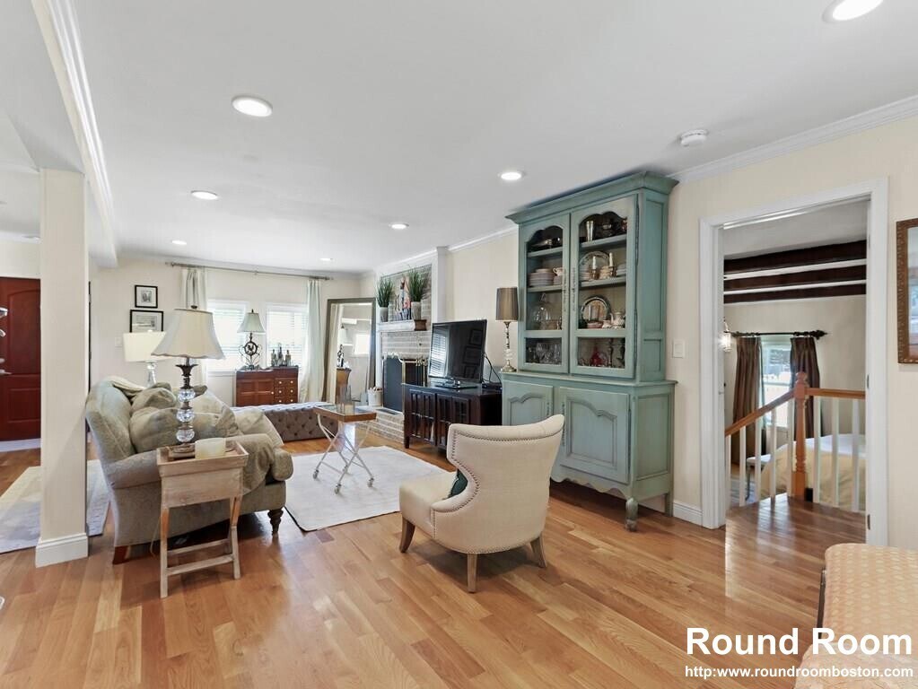 Building Photo - 66 Saunders St