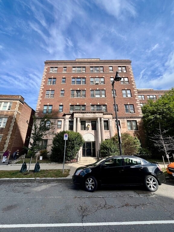 Building Photo - 2003 Commonwealth Ave