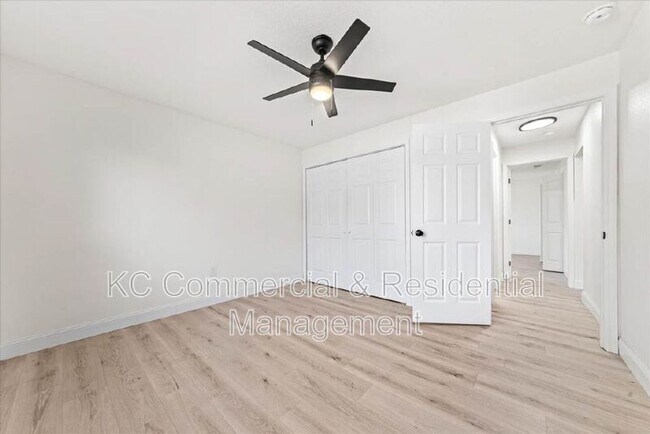 Building Photo - 484 Greenway Ave