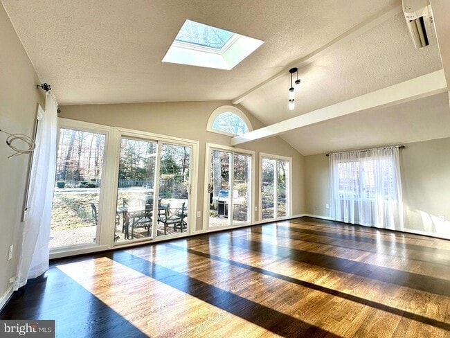 Building Photo - 2529 W Meredith Dr