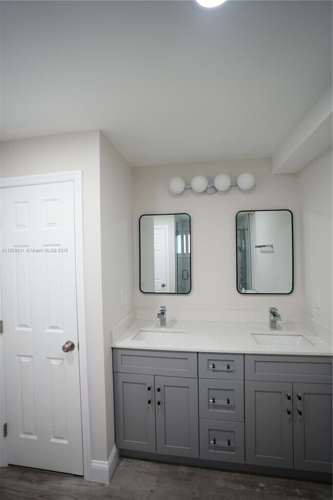 Building Photo - 2573 Conroy Dr