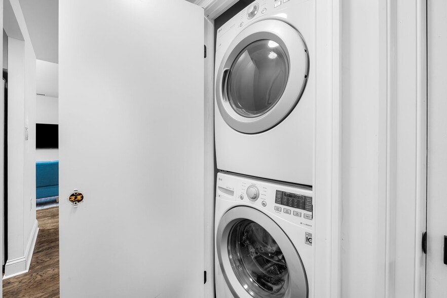 Building Photo - 21 Andrew Pl