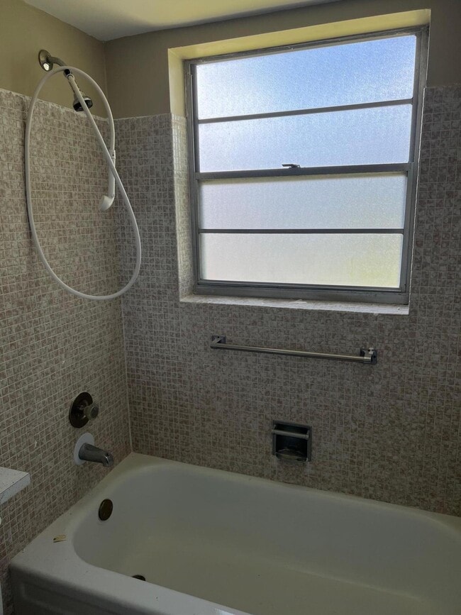 Building Photo - 18 Berkshire A