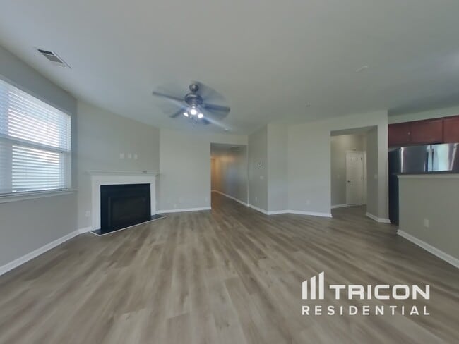 Building Photo - 383 Roseglen Dr NW