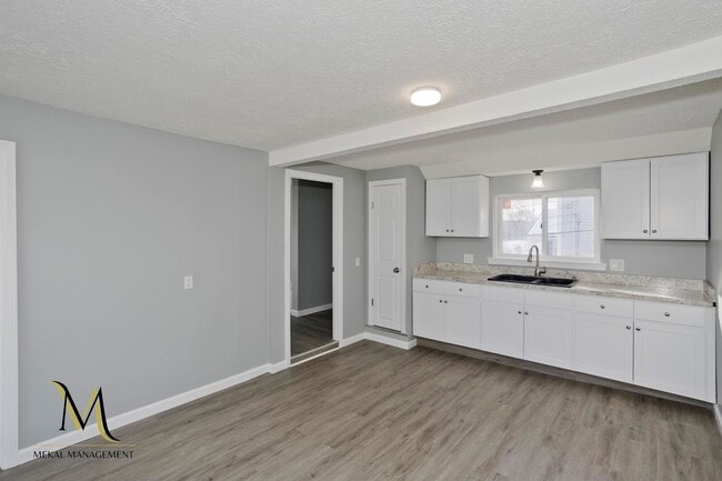 Building Photo - 129-131 Center Street