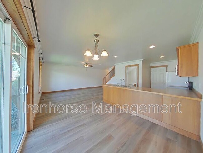 Building Photo - 5471 Glenellen Dr