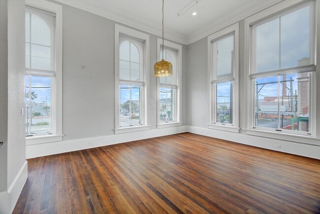 Building Photo - 2206 The Strand