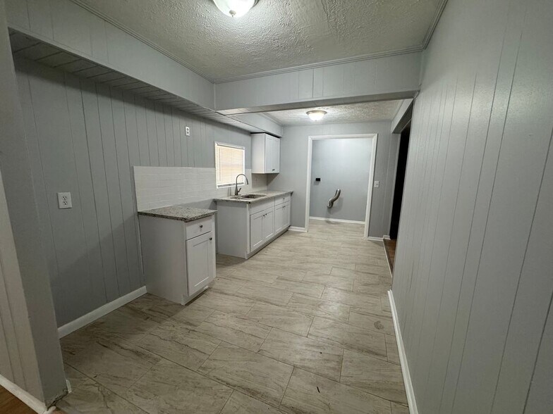 Building Photo - 3828 Rosetree Dr