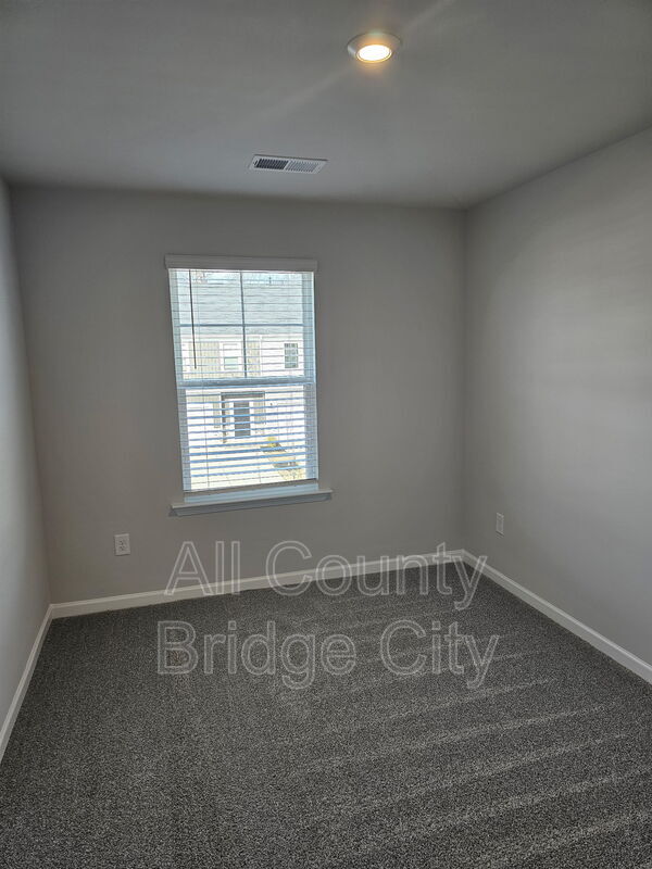 Building Photo - 142 Randwick Ln