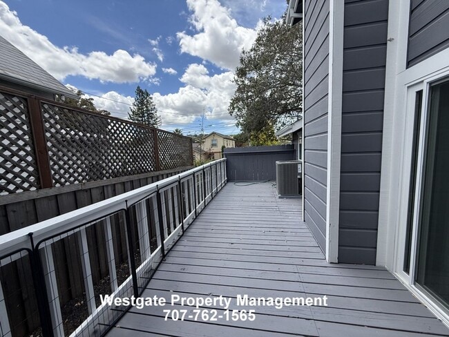 Building Photo - Great West Petaluma 2/1.5 Home - 418A Upham Street