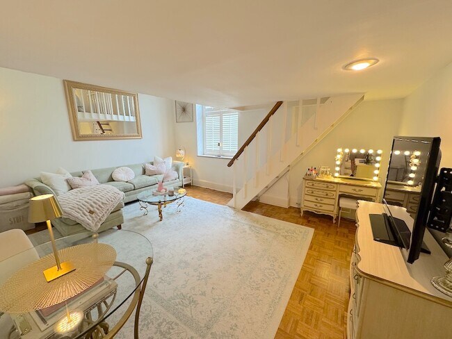 Building Photo - 321 Abercorn St