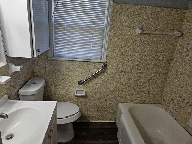 Building Photo - 722 NW 32nd St