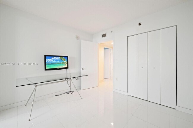 Building Photo - 200 Sunny Isles Blvd