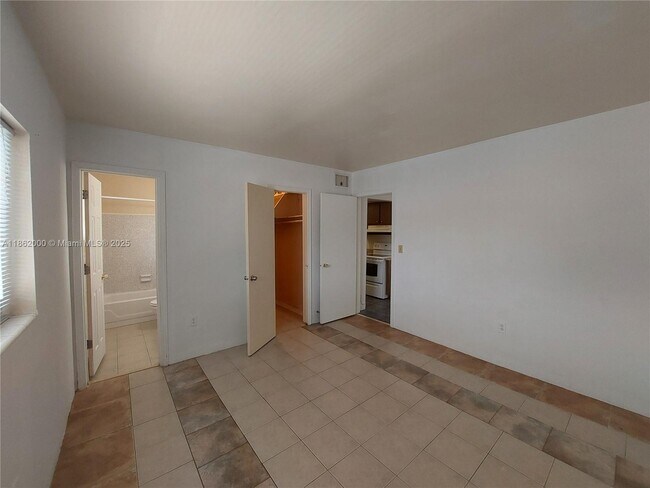 Building Photo - 5801 NE 18th Ave