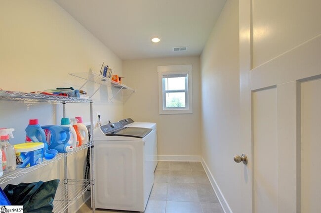 Building Photo - 542 Silverado Ave