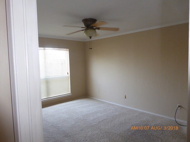 Building Photo - 4302 SW Parkridge Blvd