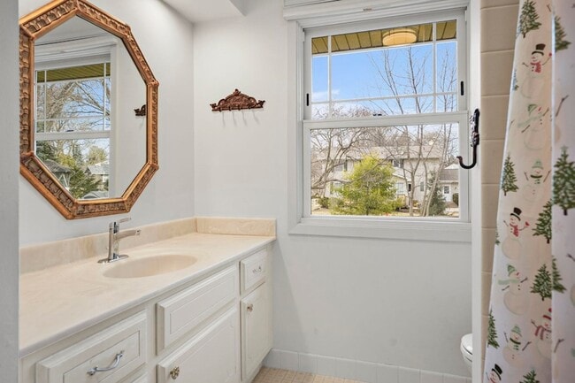 Building Photo - 310 Yosemite Trail