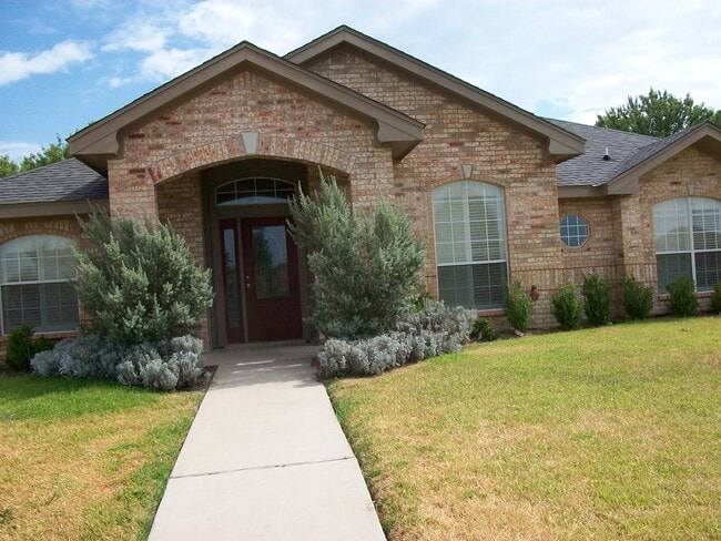 Building Photo - 601 Llama Tr