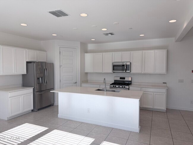 Building Photo - 12471 W Forest Pleasant Pl