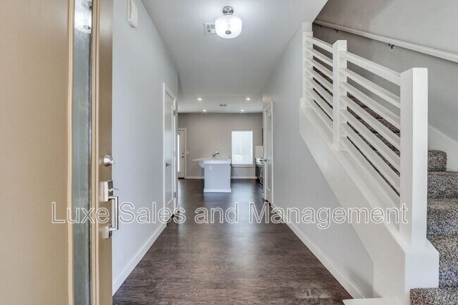 Building Photo - 17604 Sunny Hollow Rd