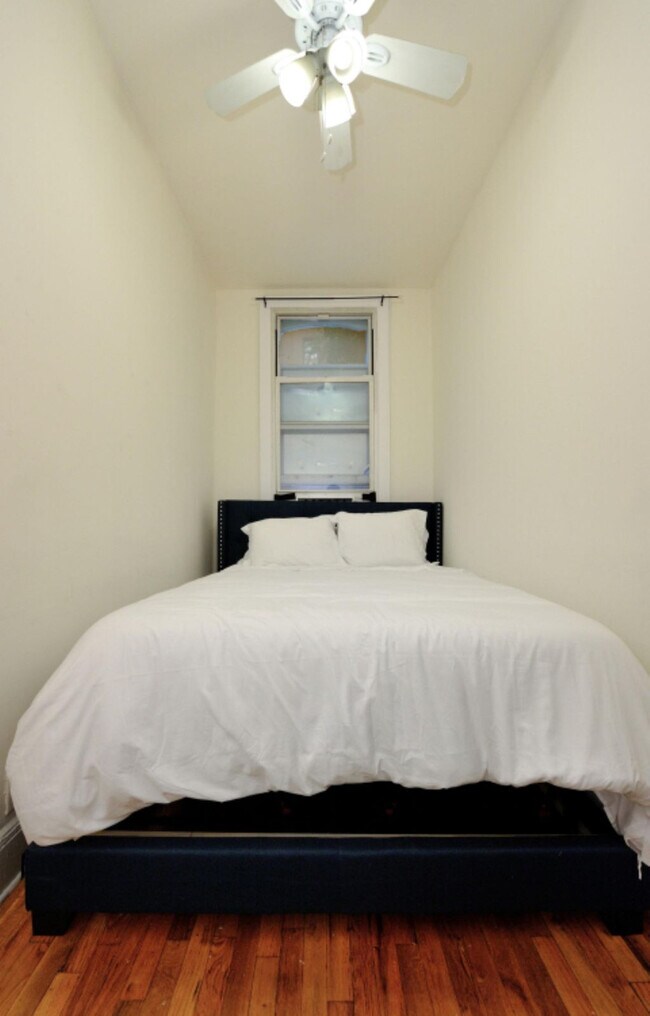 Building Photo - 120 E 40th St