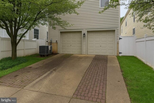 Building Photo - 23605 Clarksmeade Dr