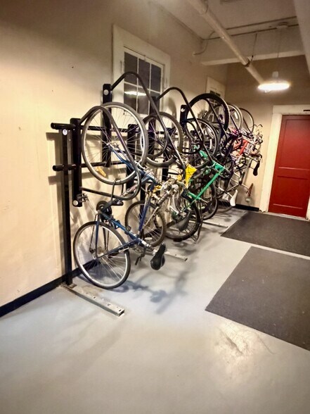 Building Photo - 116 Riverway