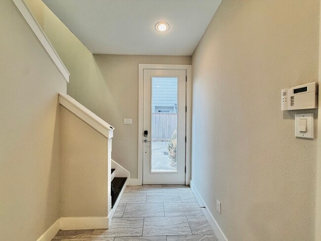 Building Photo - 2632 Bastrop St