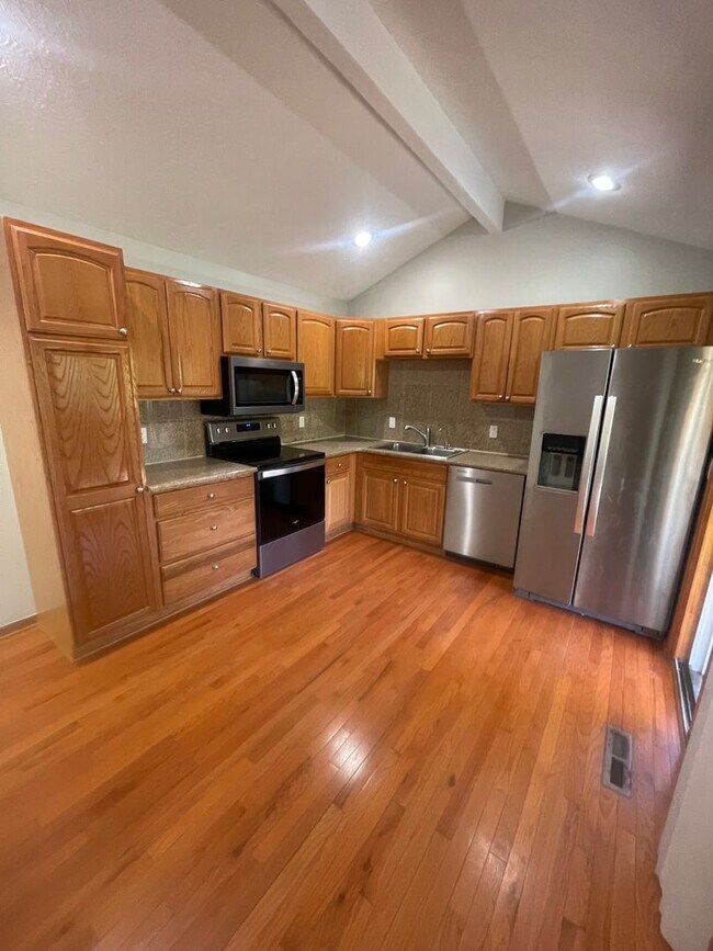Building Photo - 7113 S 75th Ave