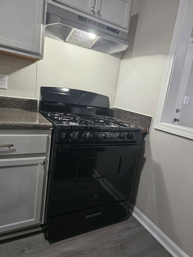 Building Photo - 3046 Embry Way SE